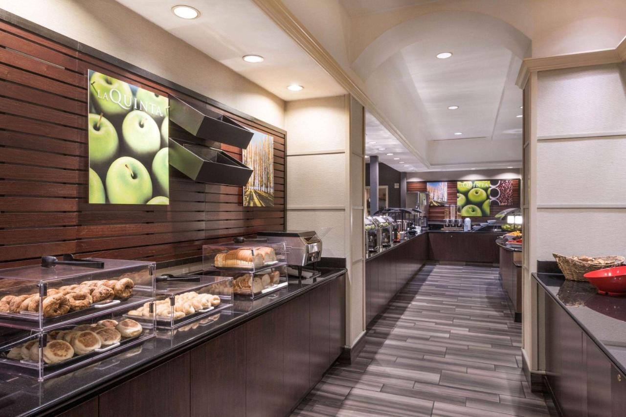 La Quinta Inn & Suites By Wyndham San Antonio Riverwalk Esterno foto
