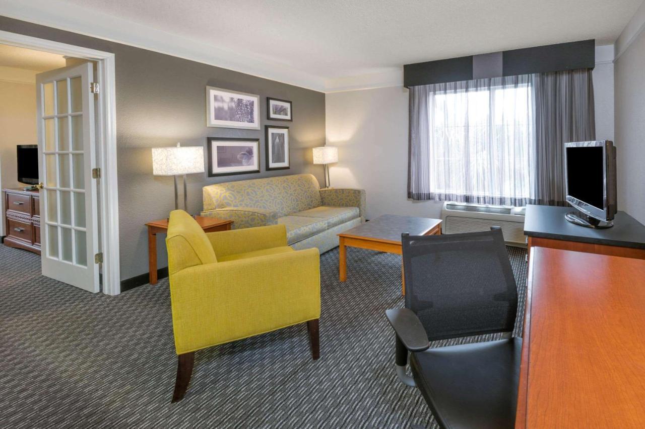 La Quinta Inn & Suites By Wyndham San Antonio Riverwalk Esterno foto