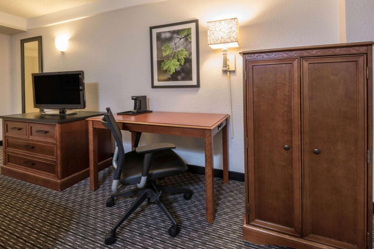 La Quinta Inn & Suites By Wyndham San Antonio Riverwalk Esterno foto