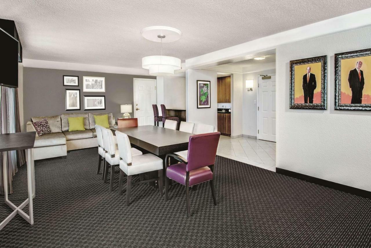 La Quinta Inn & Suites By Wyndham San Antonio Riverwalk Esterno foto