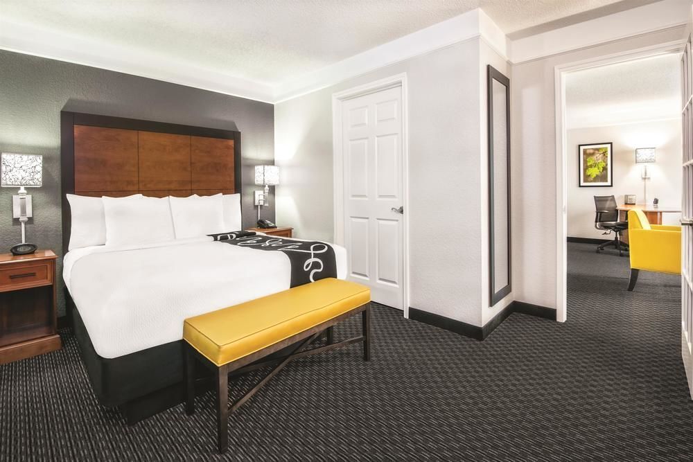 La Quinta Inn & Suites By Wyndham San Antonio Riverwalk Esterno foto